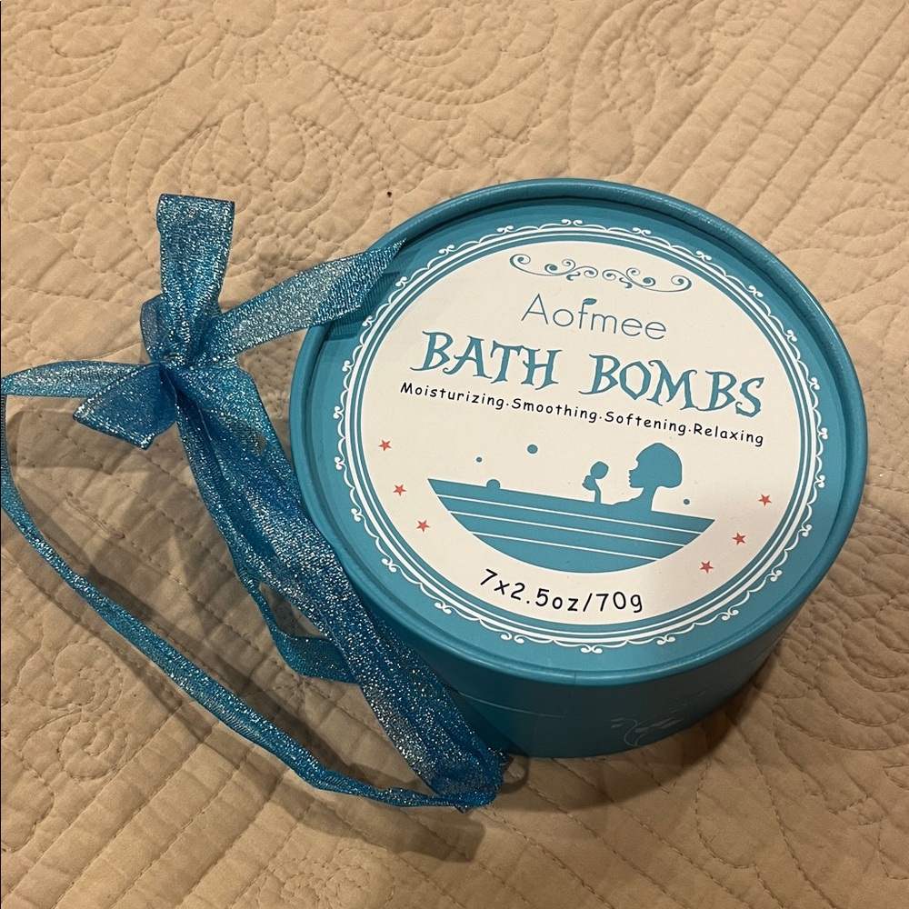 6 soothing scented bath bombs